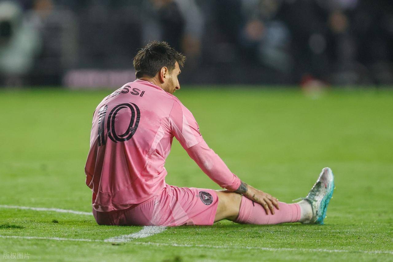 梅西正式封神了！加冕球王独享历史第一